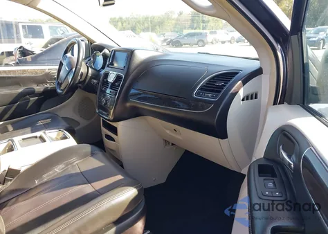 2014 Chrysler Town & Country Touring z USA, uszkodzony, nr VIN 2C4RC1BG9ER157957